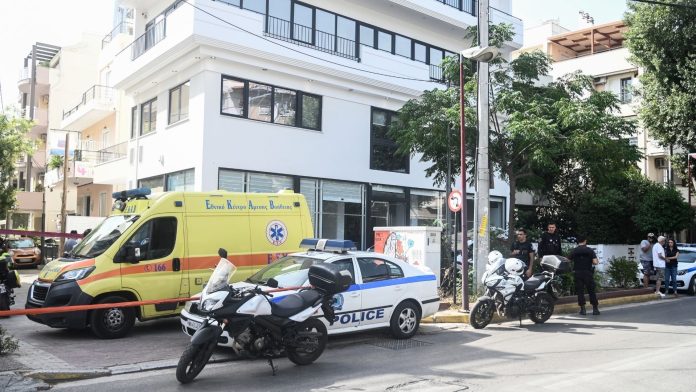 Δίκη για δολοφονία τοπογράφου στο Νέο Ψυχικό: Καταπέλτης η εισαγγελέας για τον 45χρονο κατηγορούμενο – «Ανθρωποκτονία κατά παραγγελία»