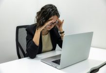 Αναζητώντας δουλειά το 2025: Ατελείωτες αιτήσεις και χαμένες ελπίδες στην αγορά εργασίας