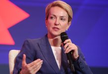 Σδούκου: «Δεν μπορεί κάποιος να ζητά χωρίς να συζητά» – Ζητάει… ρεαλιστικές συζητήσεις από τους αγρότες