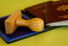 Ανατροπή στην υπόθεση των παράνομων ελληνοποιήσεων – Αθώος ο αστυνομικός