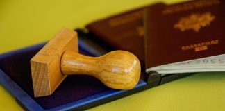 Ανατροπή στην υπόθεση των παράνομων ελληνοποιήσεων – Αθώος ο αστυνομικός