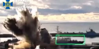 Δείτε βίντεο: Η στιγμή που η Ουκρανία καταστρέφει ρωσικό υποβρύχιο στο λιμάνι του Νοβοροσίσκ με υποθαλάσσια drones