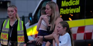 Μακελειό στο Σίδνεϊ: Επανεξετάζεται η υπηρεσία πληροφοριών – Γιούχαραν τον πρωθυπουργό στις εκδηλώσεις μνήμης (Video)