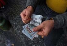 Διαδηλώσεις στην Τεχεράνη: Κλειστά καταστήματα με αφορμή την υποτίμηση του νομίσματος και την ακρίβεια