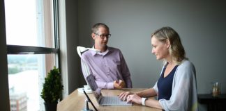 Απείθαρχοι; Αλαζόνες; Τεμπέληδες; Η Γενιά Z αντιμετωπίζει ένα γνώριμο κύμα κριτικής στον χώρο εργασίας