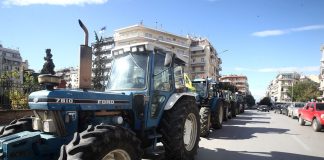 Λαμία: Οι αγρότες έκλεισαν τον κόμβο του Μπράλου