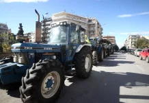 Έδεσσα: Νέο αγροτικό μπλόκο στην είσοδο της Αριδαίας – (VIDEO)