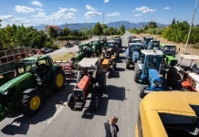 Οι αγρότες της Ξάνθης έκλεισαν επ΄αόριστον την Εγνατία στον κόμβο στα Βαφέικα