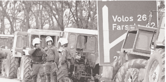 Όταν ξεφούσκωσε τα λάστιχα των τρακτέρ ο Χρυσοχοΐδης