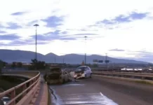 Τροχαίο στο Φάληρο: Αυτοκίνητο κάηκε ολοσχερώς μετά από σύγκρουση – ΙΧ μπήκε στο αντίθετο ρεύμα