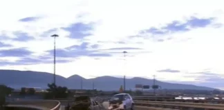 Τροχαίο στο Φάληρο: Αυτοκίνητο κάηκε ολοσχερώς μετά από σύγκρουση – ΙΧ μπήκε στο αντίθετο ρεύμα