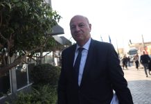 «Μας κοροϊδεύετε»: Εξαγριωμένοι οι βουλευτές ΝΔ στην ενημέρωση Τσιάρα για τους αγρότες – «Αν πάμε στα μπλόκα θα μας διώξουν, όλοι οι δικοί μας είναι μέσα»