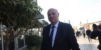 «Μας κοροϊδεύετε»: Εξαγριωμένοι οι βουλευτές ΝΔ στην ενημέρωση Τσιάρα για τους αγρότες – «Αν πάμε στα μπλόκα θα μας διώξουν, όλοι οι δικοί μας είναι μέσα»