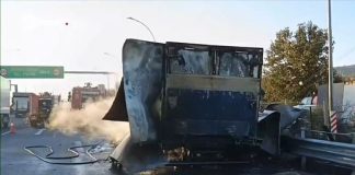 Φωτιά σε φορτηγό στα διόδια Αφιδνών – Διακοπή κυκλοφορίας
