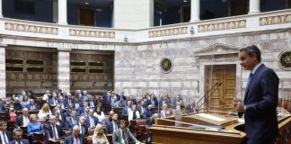 Η οργή των «γαλάζιων» βουλευτών επισφραγίζει μια παρατεταμένη εσωκομματική κρίση – «Μάλωμα» από Μαξίμου στους αντιδρώντες