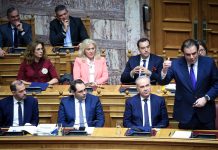 Βουλή: Κόντρα «με το… καλησπέρα» Πιερρακάκη – Φάμελλου