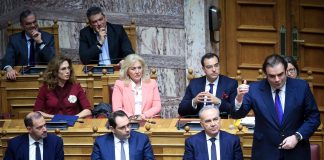 Βουλή: Κόντρα «με το… καλησπέρα» Πιερρακάκη – Φάμελλου