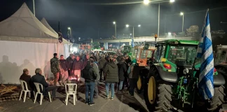 Αρπάχτηκαν Παπαγιάννης με αγρότες! «Αφήστε τους τσαμπουκάδες εδώ» – (VIDEO)