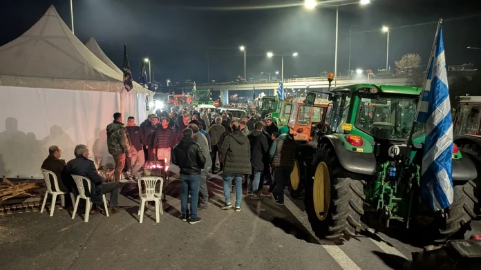 Αρπάχτηκαν Παπαγιάννης με αγρότες! «Αφήστε τους τσαμπουκάδες εδώ» – (VIDEO)