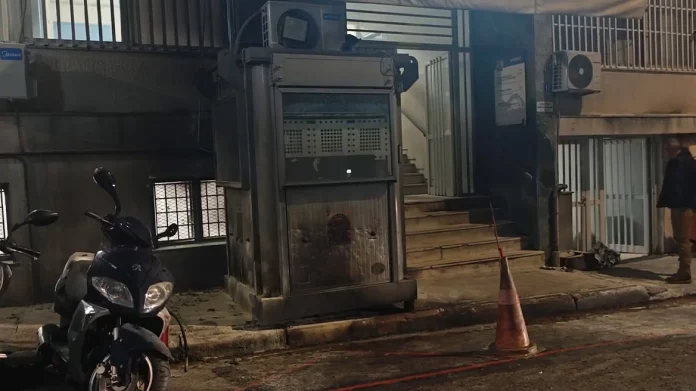 Επίθεση με μολότοφ στο ΑΤ Κυψέλης – Έγιναν 14 προσαγωγές – (VIDEO)