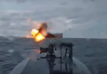 Η Ουκρανία έπληξε δεξαμενόπλοιο του ρωσικού «σκιώδους στόλου» με ναυτικά μη επανδρωμένα σκάφη – (VIDEO)