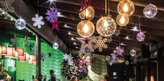 Βόλος: Στολισμένα μαγαζιά με άδεια τραπέζια – Μόνο γιορτές δεν θυμίζει η κίνηση στο «Βολονάκι»