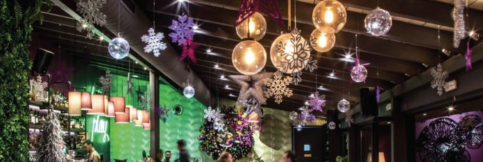 Βόλος: Στολισμένα μαγαζιά με άδεια τραπέζια – Μόνο γιορτές δεν θυμίζει η κίνηση στο «Βολονάκι»