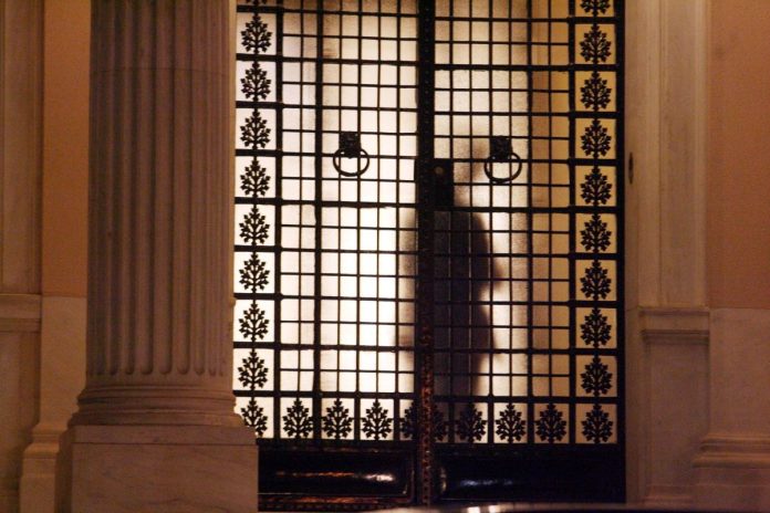 Το μίσος της κυβέρνησης Μητσοτάκη για τη θεσμική κανονικότητα