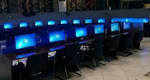 Βρήκαν μαγαζί με «φρουτάκια» στη Θεσσαλονίκη, άλλαζαν οθόνες στους υπολογιστές για να κρύβονται