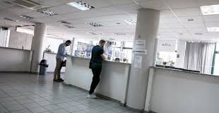 Εφορία: Πόσοι φορολογούμενοι απειλούνται με κατασχέσεις – Πώς μπορούν να ρυθμιστούν οι οφειλές