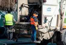 Τέσσερις Ρομά τραυμάτισαν με πέτρα υπάλληλο απορριμματοφόρου στις Αχαρνές