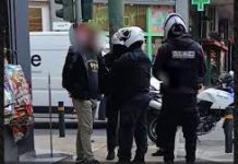 Αστυνομικοί της ΔΙ.ΑΣ. τσακώνουν επ’ αυτοφώρω «πορτοφολά» στην Κυψέλη