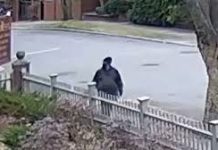 Επίθεση στο πανεπιστήμιο Μπράουν: Οι αρχές έδωσαν στη δημοσιότητα νέα βίντεο του υπόπτου, που παραμένει ασύλληπτος