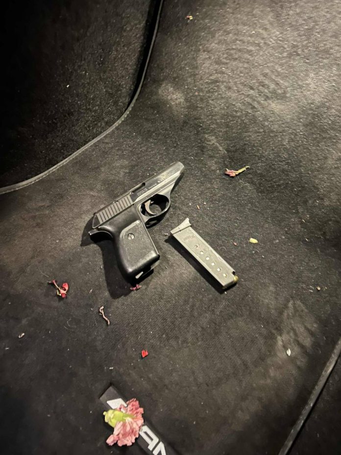 Αστυνομικοί της Άμεσης Δράσης βρήκαν όπλο κατά τη διάρκεια ελέγχου σε αυτοκίνητο