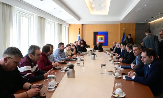 Ολοκληρώθηκε η συνάντηση αγροτών με κυβερνητικά στελέχη: Τέλος στο «ΑΤΑΚ» για μικρά αγροτεμάχια