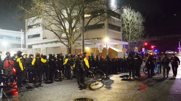 ΗΠΑ: Το υπουργείο Εσωτερικής Ασφάλειας στέλνει εκατοντάδες επιπλέον αστυνομικούς στη Μινεσότα