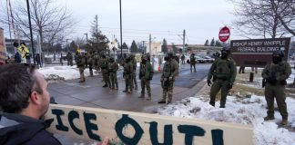 Μινεάπολη: Το FBI αναλαμβάνει την έρευνα για τη δολοφονία – Ανακαλεί την πρόσβαση της Μινεσότα σε υλικό