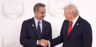 Ο Τραμπ κουρελιάζει το διεθνές δίκαιο και ο Μητσοτάκης με Κύπρο και Θράκη στη μασχάλη σκύβει το κεφάλι, αλλά στους…