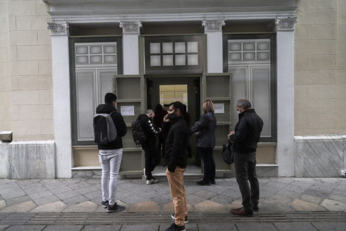 Τράπεζες: Συνδρομές… με το ζόρι