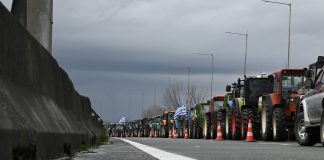 «Ψεύτη» αποκαλεί το ΠΑΣΟΚ τον Κωστή Χατζηδάκη – «Να πει ένα-ένα ποια αγροτικά αιτήματα έχουν ικανοποιηθεί»