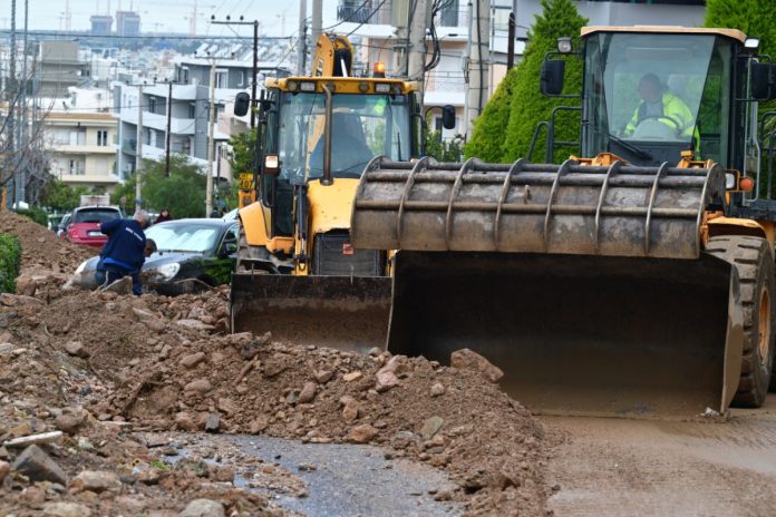 Κακοκαιρία: Πνίγηκε η Αττική, εικόνες αποκάλυψης στη Γλυφάδα – Περιοχές καλυμμένες με πέτρες και λάσπη