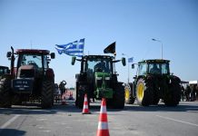 Αγρότες αμετακίνητοι στα μπλόκα: Κλιμακώνουν εκ νέου, έκλεισαν τελωνεία ξανά – Εκτεταμένες κυκλοφοριακές ρυθμίσεις