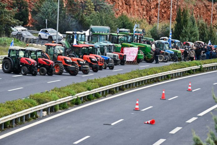 Απειλές για καταστολή των αγροτικών κινητοποιήσεων και καταγγελία συγκεκριμένων κομμάτων φέρνει το ναυάγιο του διαλόγου