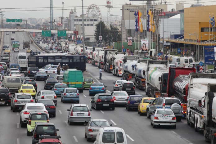 Δεν περπατάει η πρόταση Κυρανάκη για τα φορτηγά στον Κηφισό