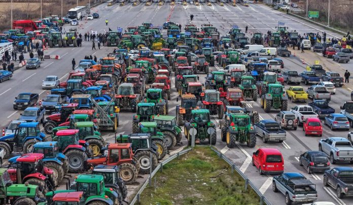 Τα άλλα «μπλόκα» – Οι αγρότες εγκαταλείπουν μαζικά τη ΝΔ