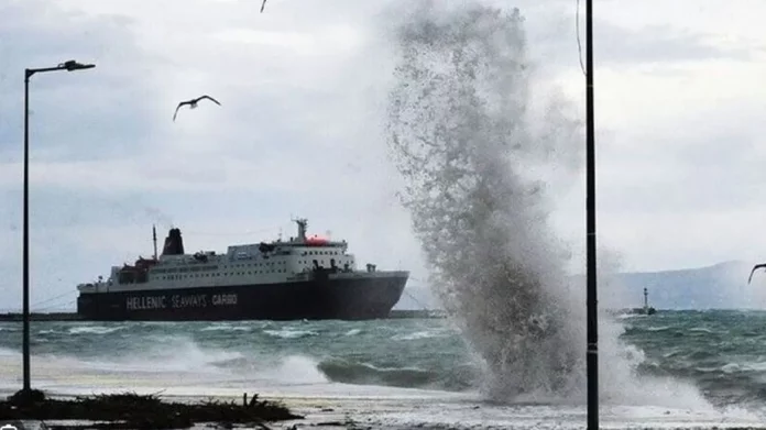 Απαγορευτικό στα λιμάνια του Πειραιά, της Ραφήνας και του Λαυρίου λόγω των ισχυρών ανέμων