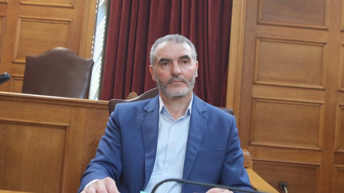 Με στελέχη σαν τον Χνάρη και πάλι καλά που το ΠΑΣΟΚ είναι τρίτο