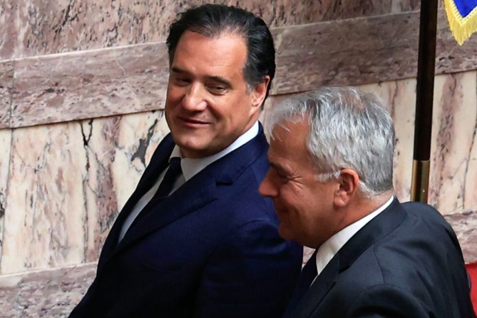 Τα κυβερνητικά ακροβατικά με το διεθνές δίκαιο