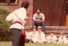 Η δολοφονία σε ζωντανή μετάδοση που σόκαρε τις ΗΠΑ – Πατέρας σκότωσε τον κακοποιητή του γιου του