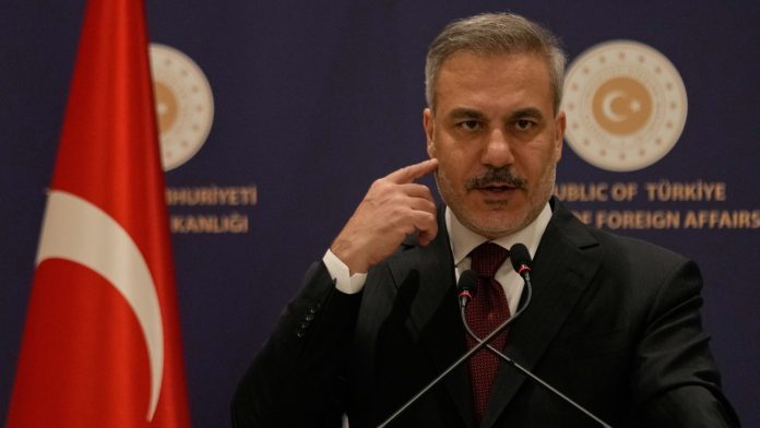 Καρφί Φιντάν για Μητσοτάκη: «Μόνο ο Έλληνας Πρωθυπουργός φωτογραφίζεται με τον Νετανιάχου»